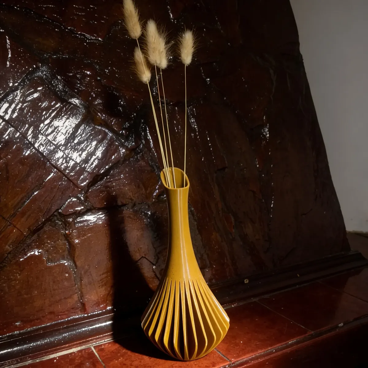 Florero Aura Terra marrón con pluma artificial incluida - Imagen 2